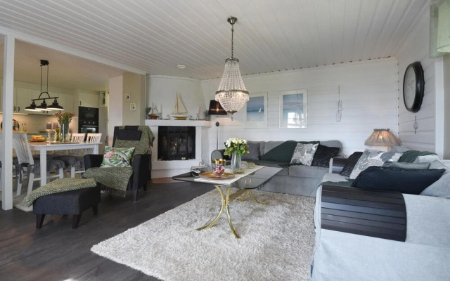 Amazing Home in Hjo With 3 Bedrooms and Wifi