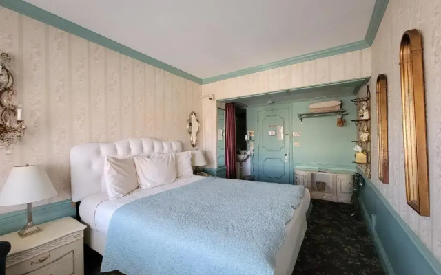 Lowell Inn