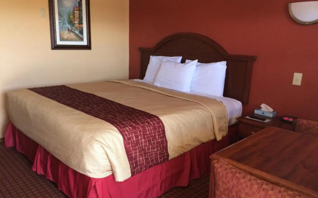 DeQueen Courtyard Inn