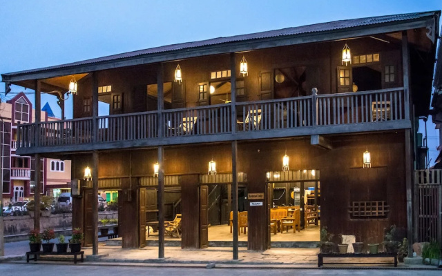 Hardwood Lodge - Hostel
