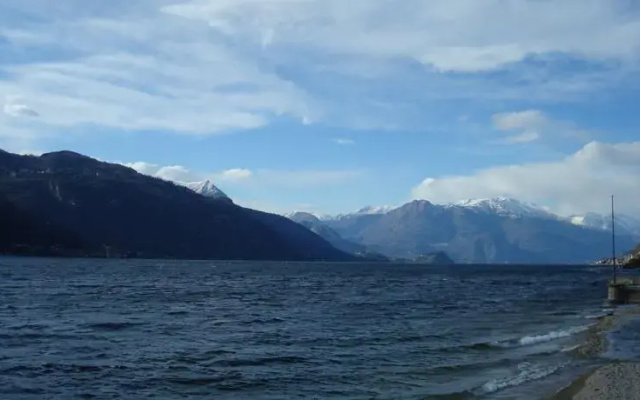 Como Lake Holiday Home