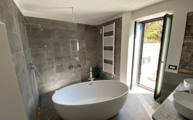 Fosdinovo 5-bed Villa- a Tranquil Retreat