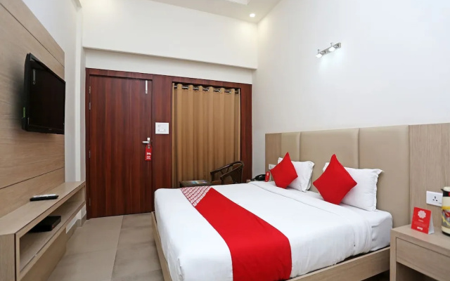 OYO 16768 Hotel Lotus Grand