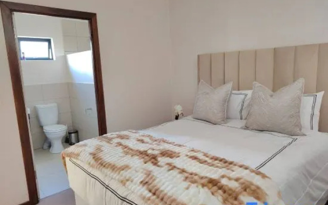 Luxurious 2-Bedroom Apartment in Jackal Creek Golf Estate