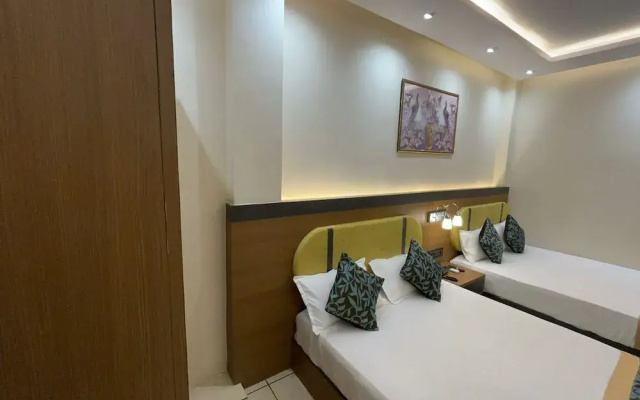 Hotel Shakuntla Palace 400 mts to Vishnupad Temple