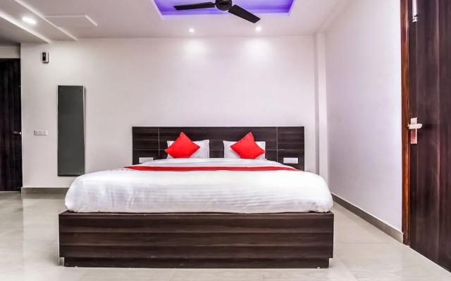 OYO 24236 Q Hotel
