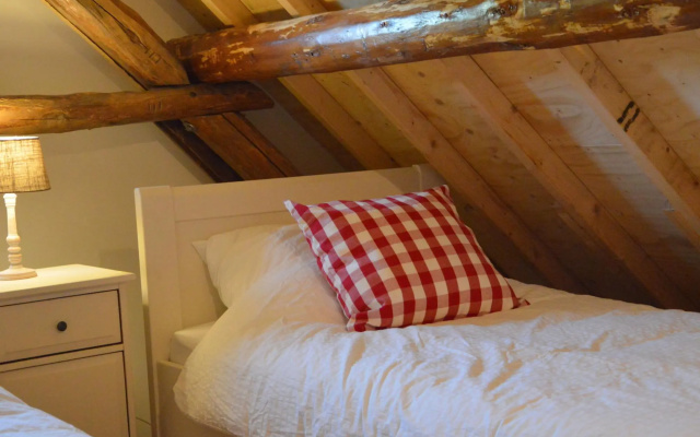 Picturesque Holiday Home in Drimmelen With Garden