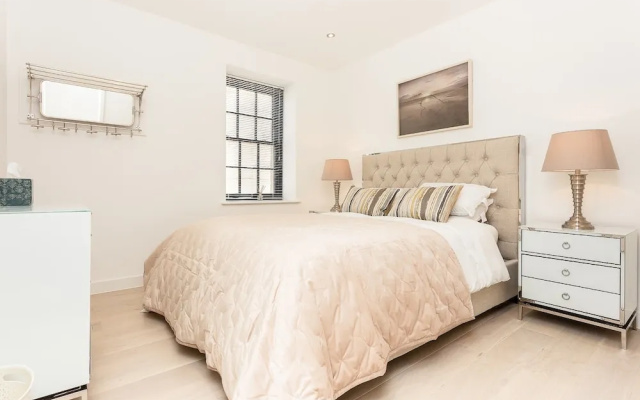 New High Spec 2bed Townhouse in Bath N.4