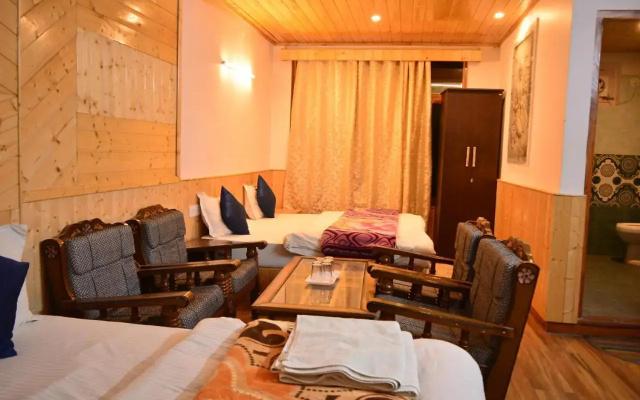 Hotel Neelgiri - Manali Diaries