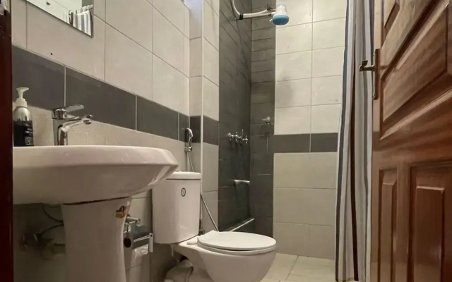 1 Bed Apt Sleeps 2 - Indoor Pool - Enclosed Garden