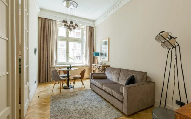 Danube Dream Home In The Absolute Center