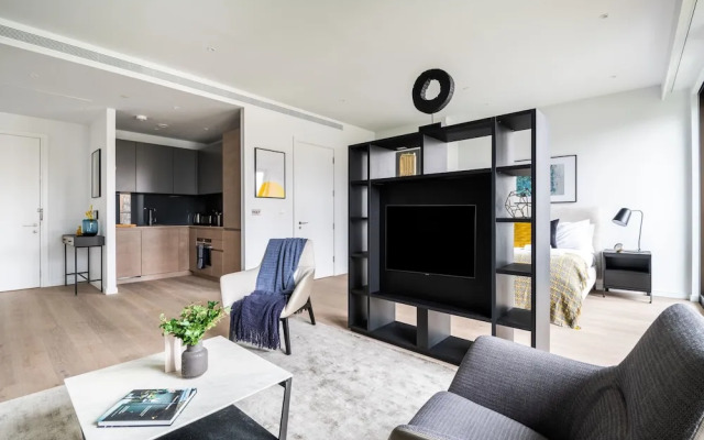 Stylish Studio Apartment With River Views in Londons Bustling Docklands