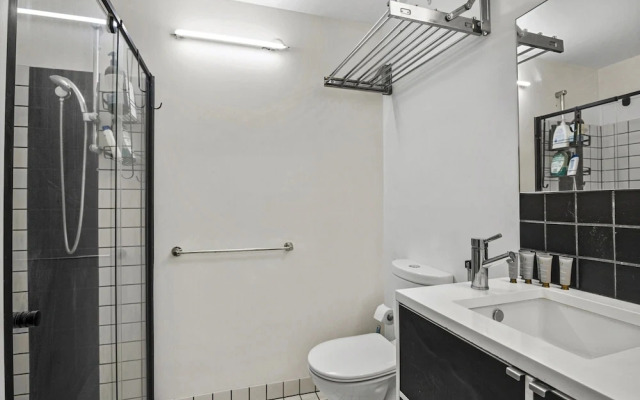 Central 2 Bed Apartment Near Melbourne CBD