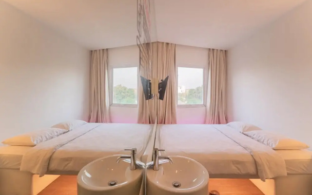 J.Icon Hip Hotel