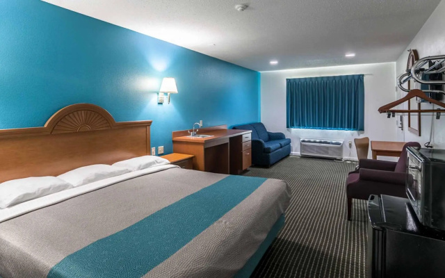 Motel 6 Azle, TX