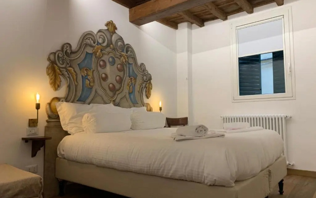 AI MAGAZZINI DEI MEDICI (casa con balcone)