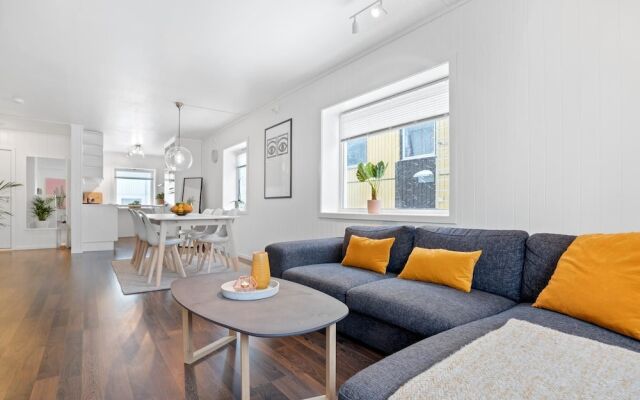 Апартаменты Modern apartment Tromsø Норвегия, Тромсе - отзывы, цены и фото номеров - забронировать отель Modern apartment Tromsø онлайн вид на фасад
