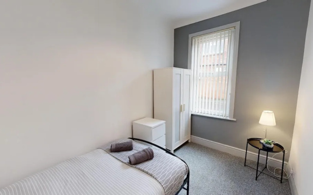 Central, Stunning 3-bed House - Free Parking