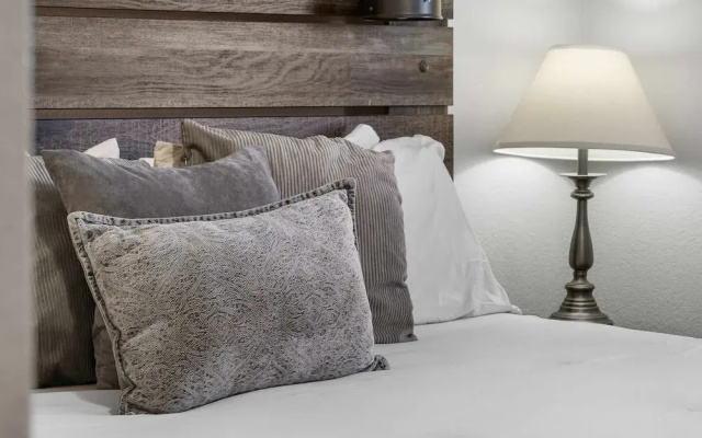 Tranquil Getaway For 8