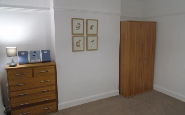 Snug - Meadhan Apartment