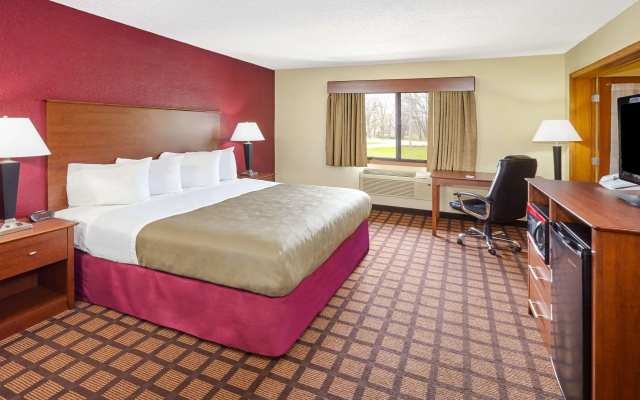 AmericInn by Wyndham Burlington