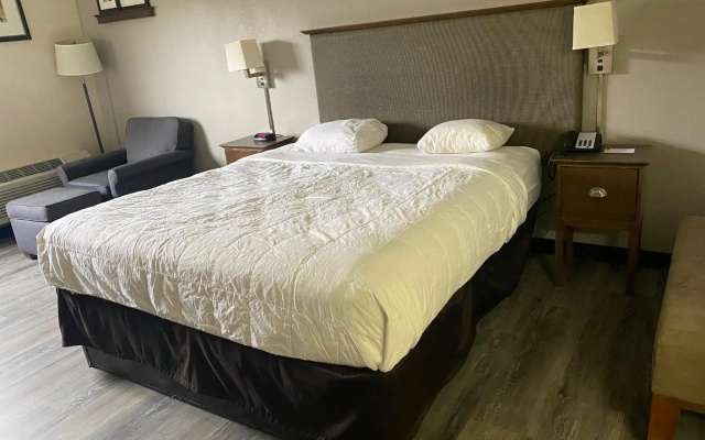 Quality Inn Rochester Airport