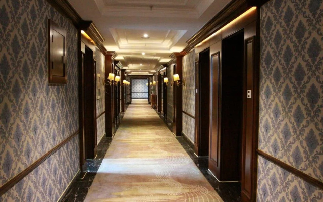 Four Seasons Fashion Hotel (Yongkang South Railway Station Xijinqiao Pedestrian Street)
