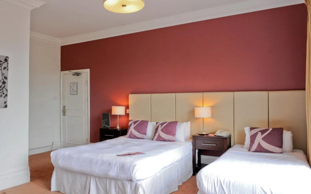 Raglan Hotel