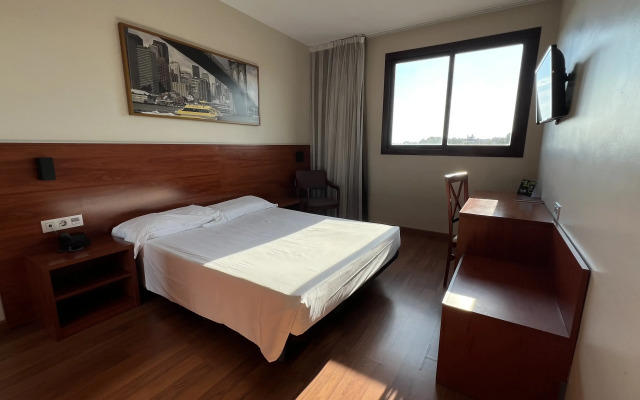 Отель B&B Tarragona Reus