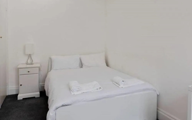 Oxford Circus Luminous Gem, Sleeps 4