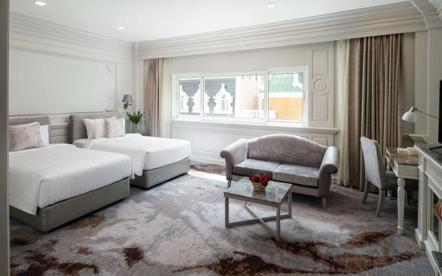 Kingston Suites