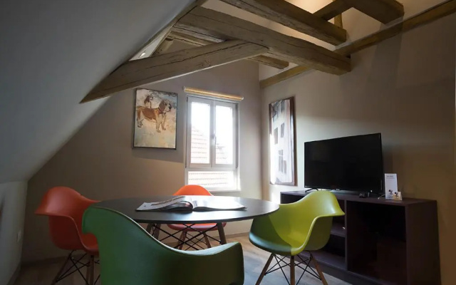 Ad1716 Apartments