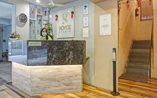 OYO 946 Royce Studio Apartments