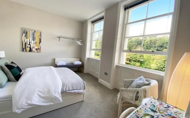 Spacious 2BD Flat With Stunning Views Folkestone