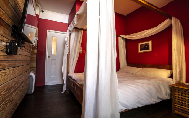 Tomer Hostel