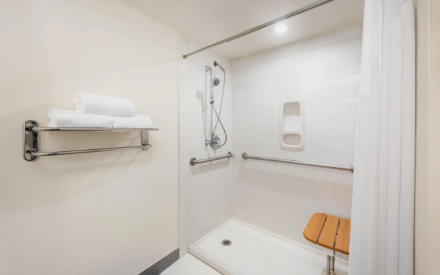 Holiday Inn St. Louis West Six Flags by IHG
