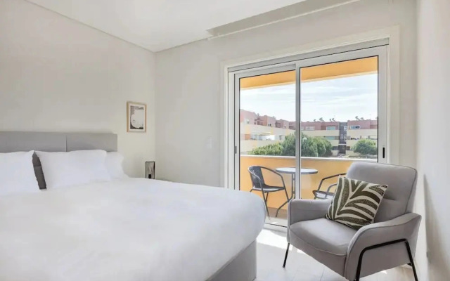 The Pine Flat with Pool at Furadouro