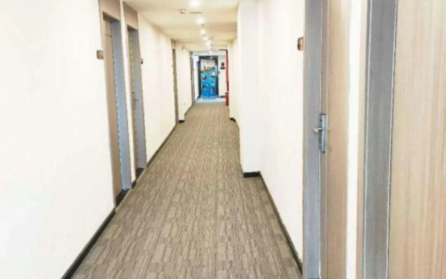 Anshun Qianbai Premium Hotel (Municipal Government Anshun Ancient City Branch)