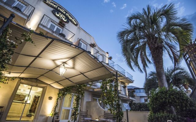 Отель Villa Daphne Джардини Наксос вид на фасад