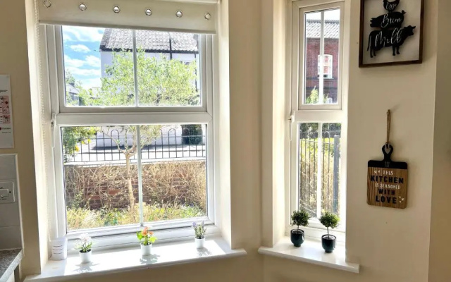 Beautiful 3-bedroom house, city centre, parking