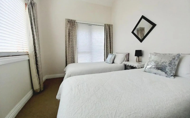 Ocean Aspect and Central to CBD - CoSheirm Apartments On Merri