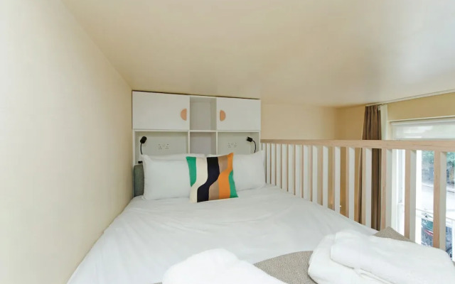 Grand Studio Suite in Historic Camden Terrace