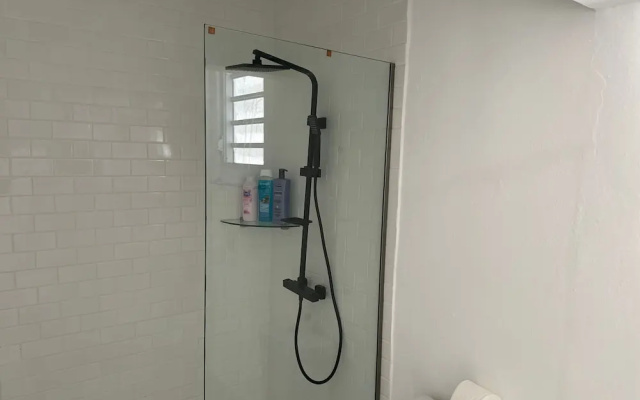 Gorgeous 1-Bedroom Beachside Suite