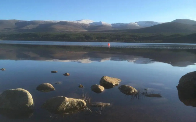Riverbank Lodge