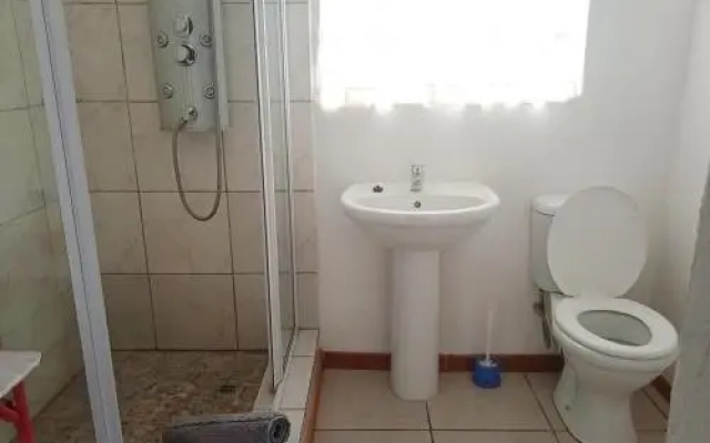 Rheola's Guest Cottage