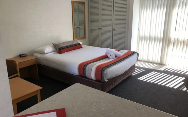 Bathurst Studio Apartments