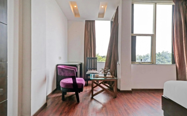 OYO 90654 Hotel Grand Luxury