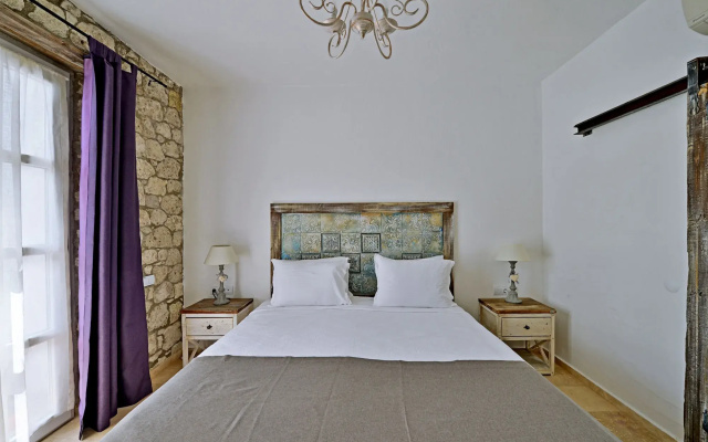 Bay C Hotel