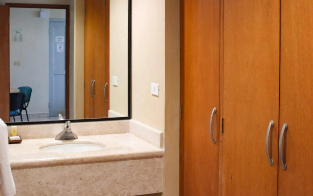 Hotel & Suites Real del Lago