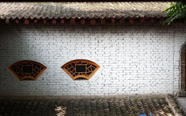 Luogong Qiuyuan Homestay (Luoyi Ancient City Lijingmen Cross Street)